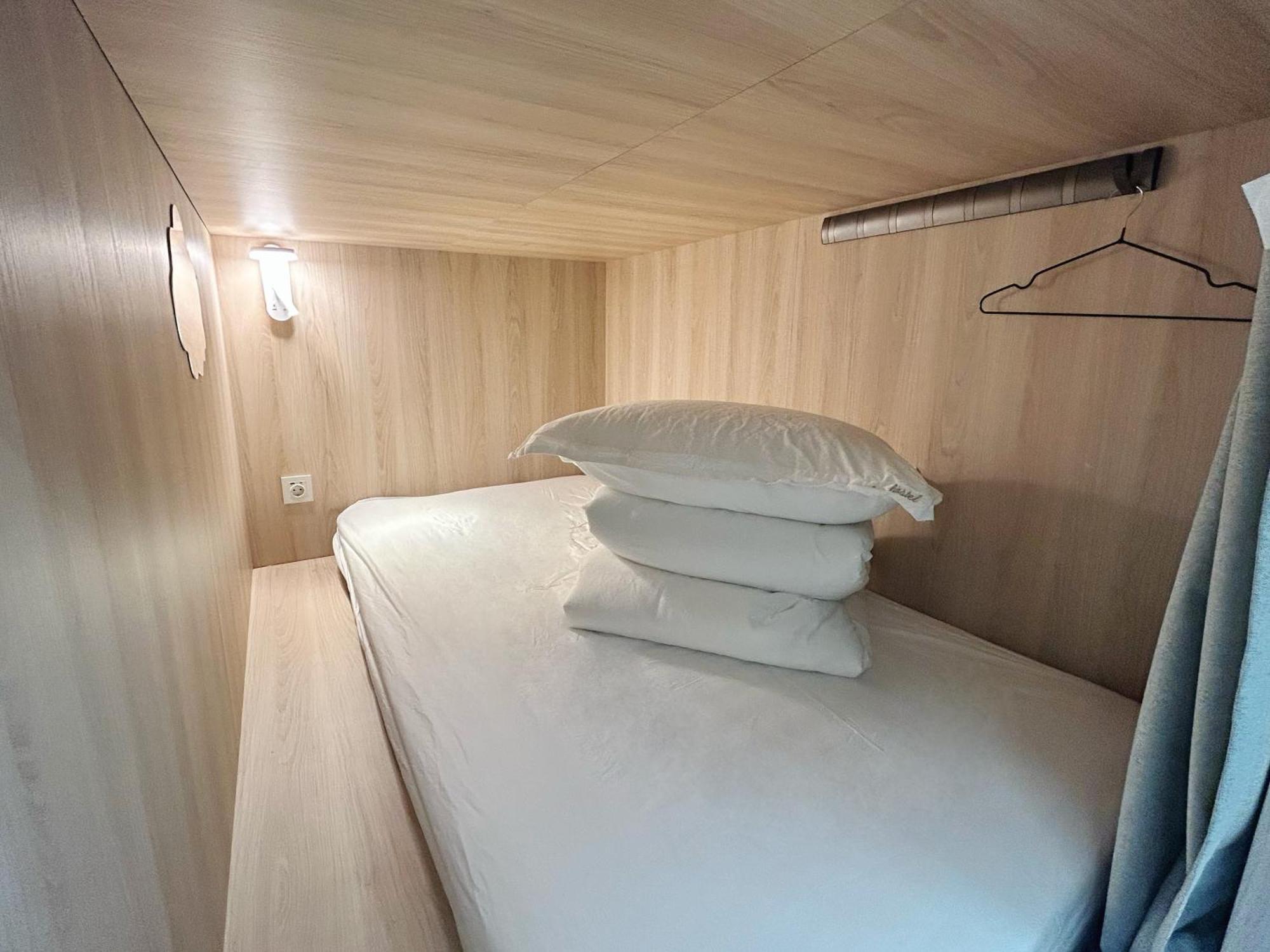 Unplan Hostel Мадрид Екстер'єр фото