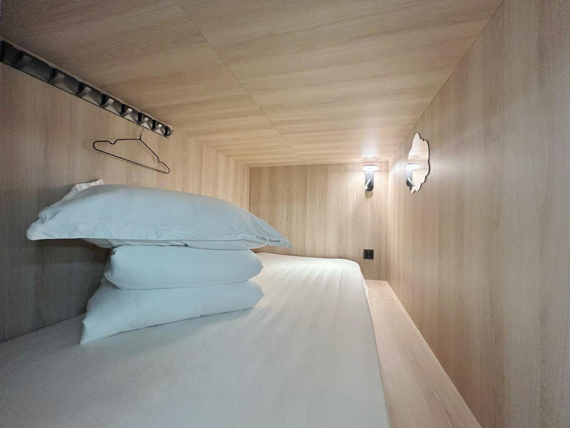 Unplan Hostel Мадрид Екстер'єр фото