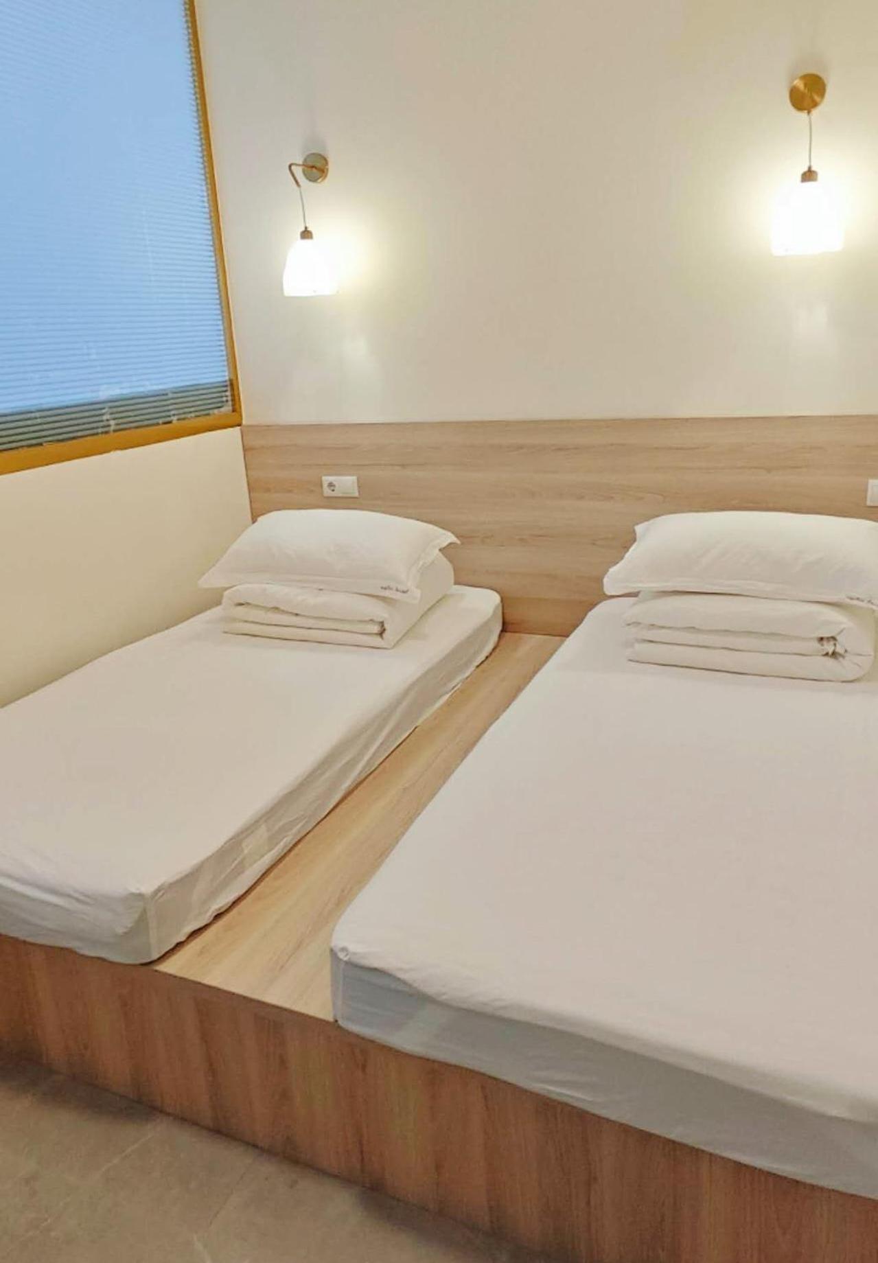 Unplan Hostel Мадрид Екстер'єр фото